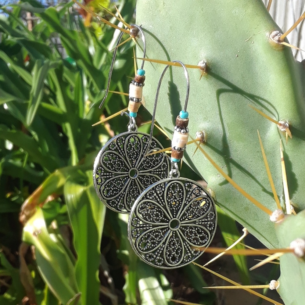 Boho dangle flower design earrings